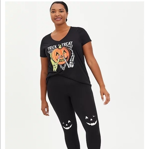 NWT Torrid Trick Or Treat Graphic Halloween V Neck Tee - Picture 2 of 5